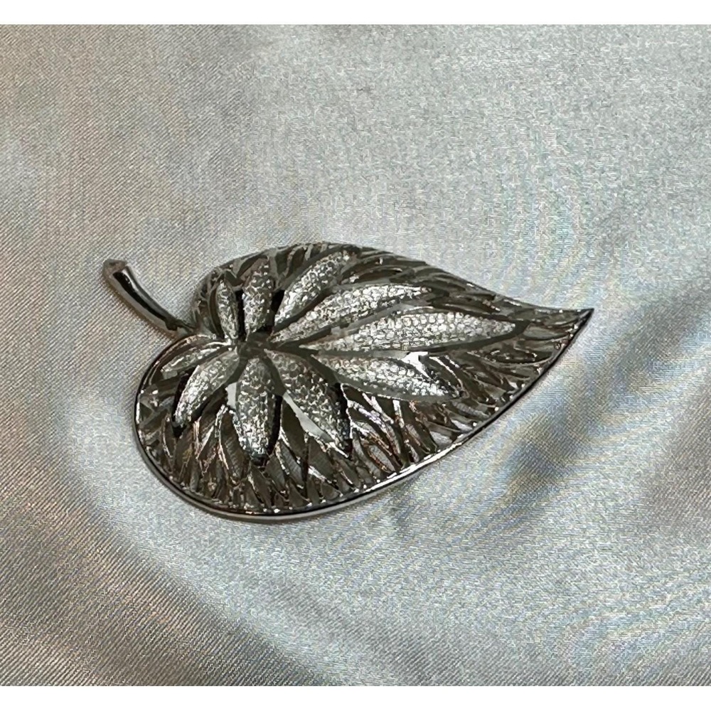 Coro Vintage Signed Silver Tone Leaf Brooch Openwork Floral Pin 2.5"